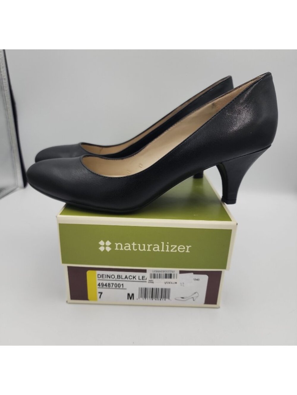 Naturalizer Black Leather Classic Mid-Heel Pumps